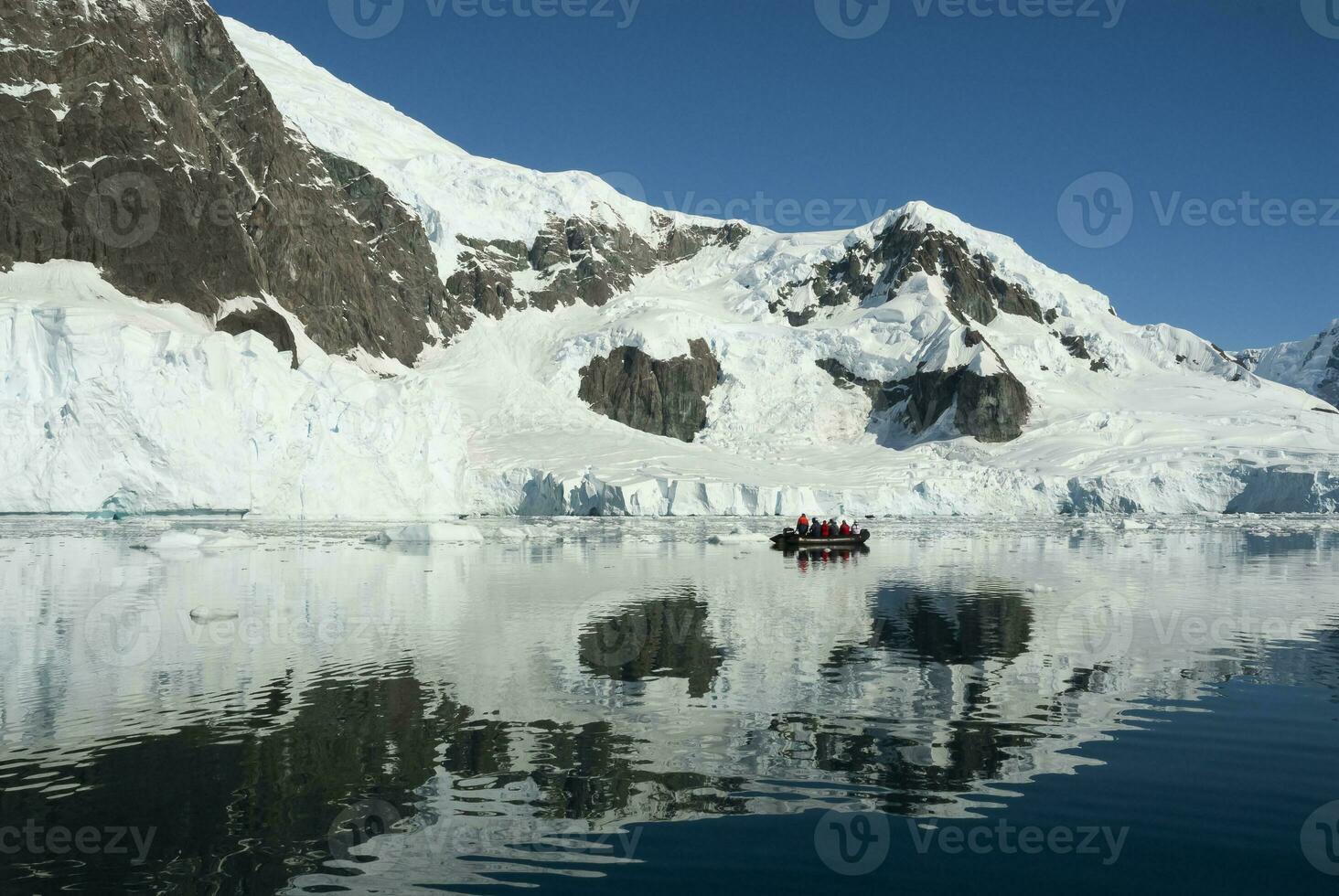 paradijs baai gletsjers en bergen, antartiek schiereiland, antarctica.. foto