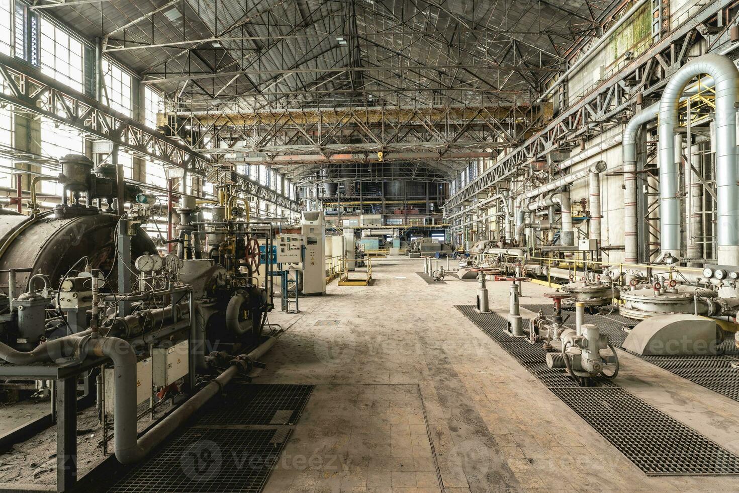 oud verlaten fabriek ergens in belgië. foto