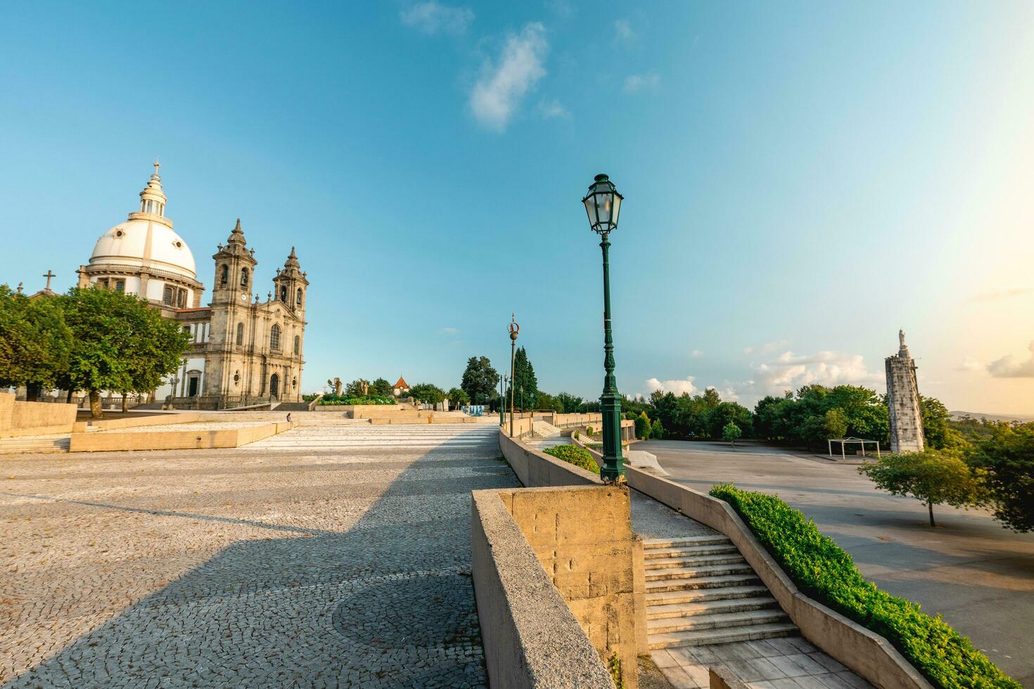 heiligdom van onze dame van gelijk, mooi kerk Aan top van de heuvel. braga Portugal. juli 7 2023. foto