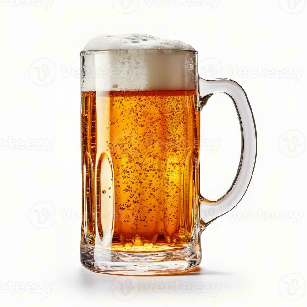glas mok met bier Aan wit achtergrondgeluid ai gegenereerd foto