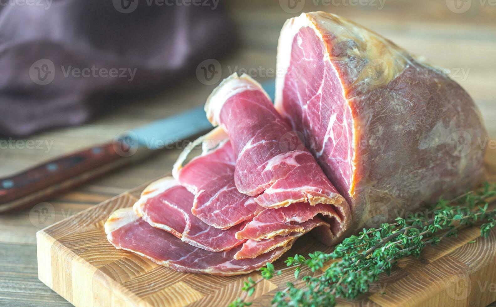 prosciutto met vers tijm foto