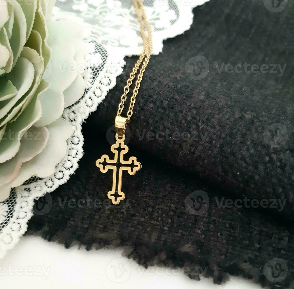 christen kruis hanger met goud ketting keten christen doop geschenk foto