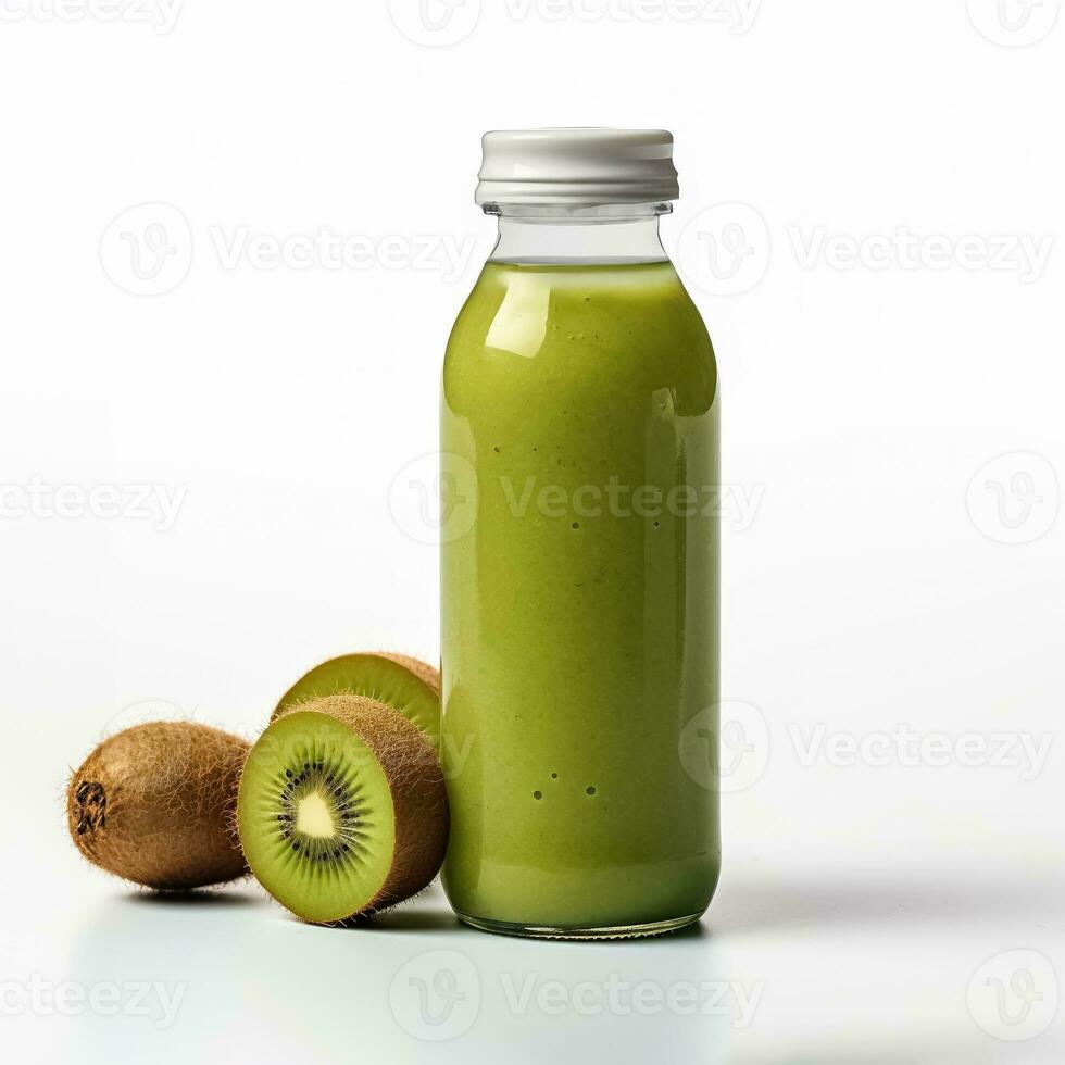 kiwi smoothie schudden in een fles geïsoleerd Aan wit achtergrond foto