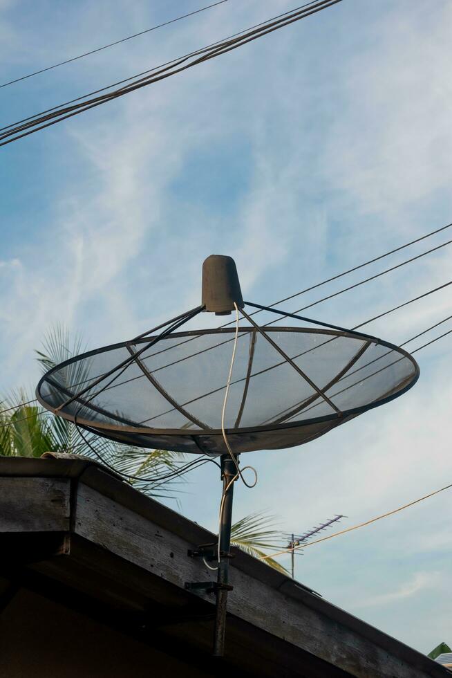 TV satelliet schotel Aan de dak foto