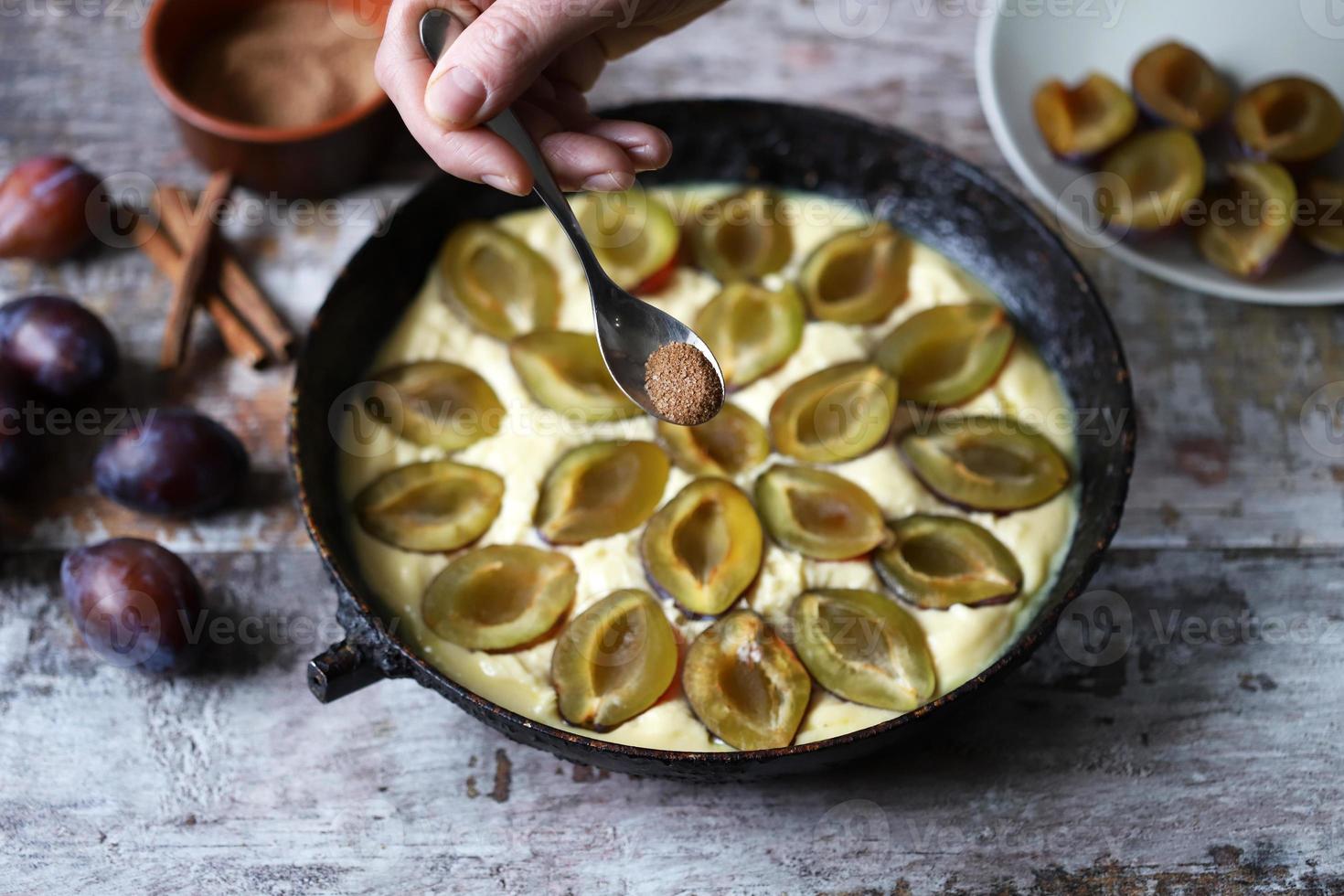 zelfgemaakte pruimentaart koken pruimentaart foto