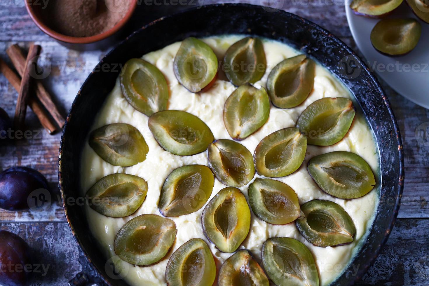 zelfgemaakte pruimentaart koken pruimentaart foto