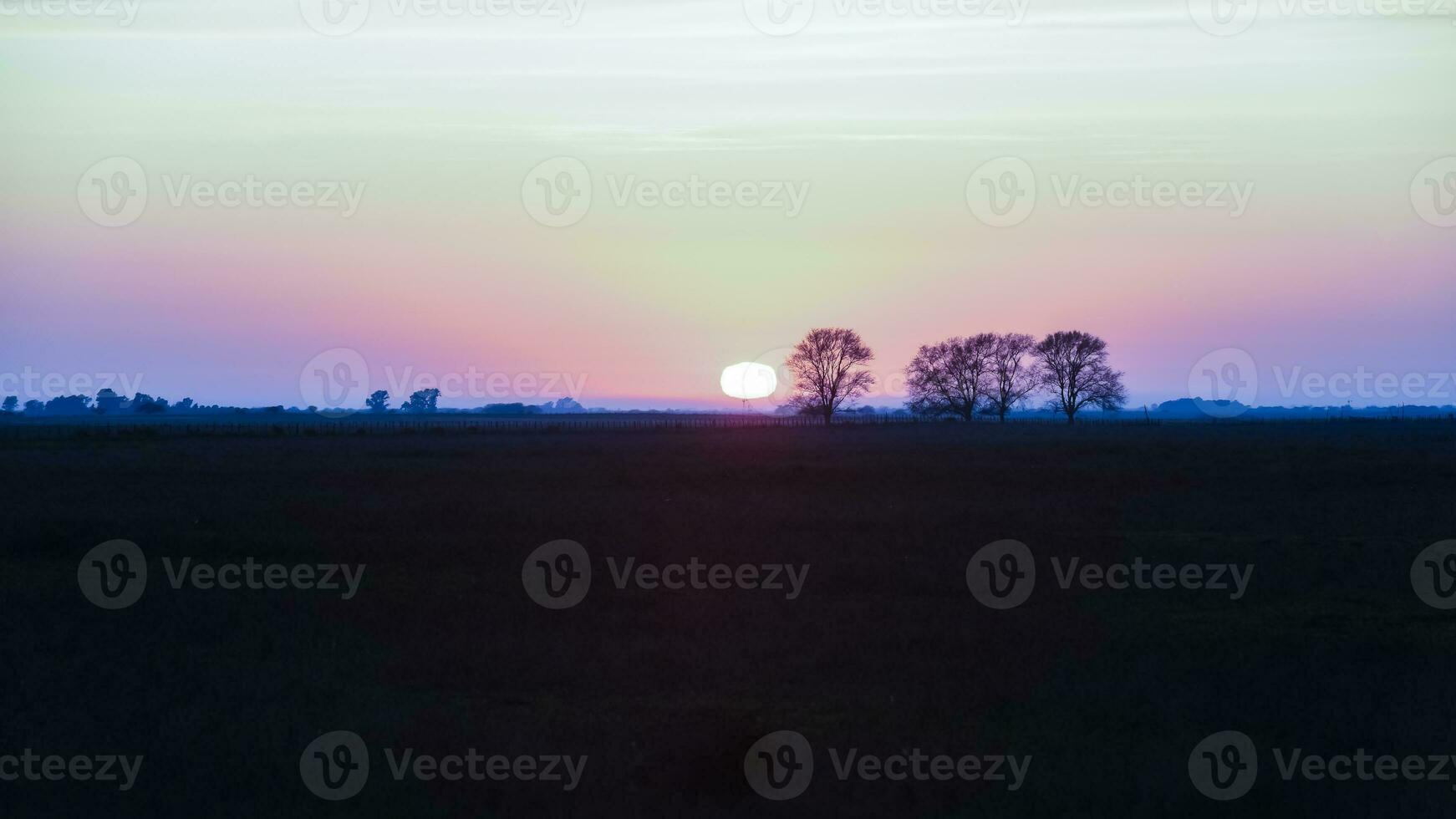 zonsondergang Aan las pampa, Argentinië foto