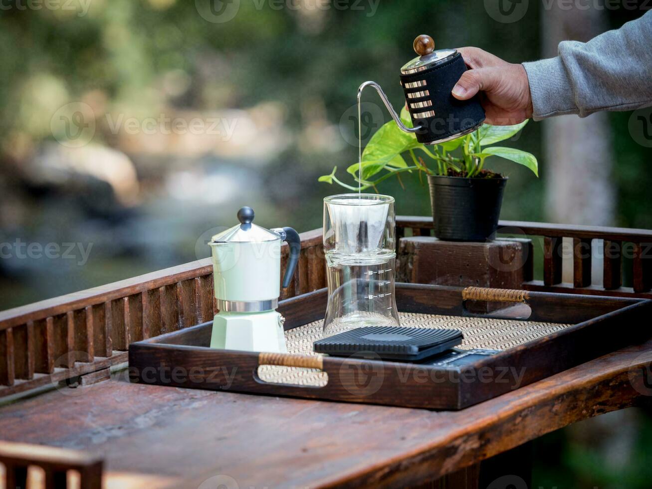 vers druppelen koffie in de ochtend- foto