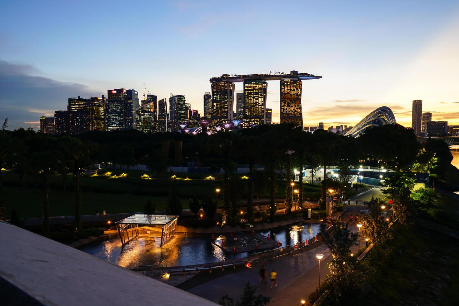 jachthaven baai zand is een groot geïntegreerde toevlucht. gelegen Bij jachthaven baai Singapore het is de meest duur casino gebouw in de wereld. foto