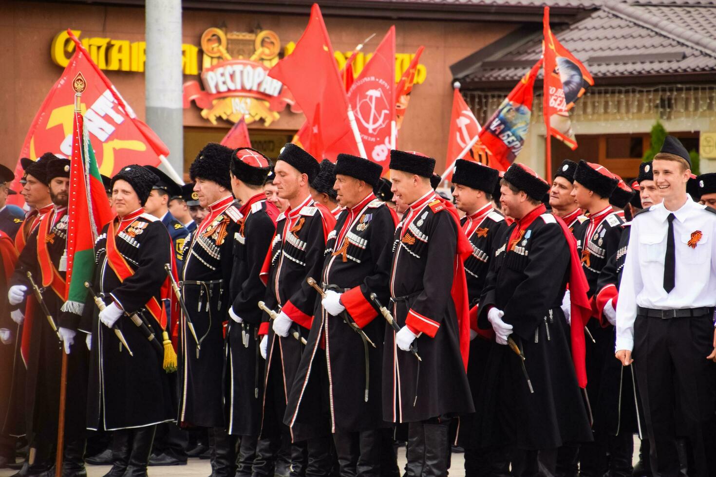 feestelijk optocht Aan mei 9 in slavjansk aan de Koeban, in eer van zege dag in de Super goed patriottisch oorlog. foto