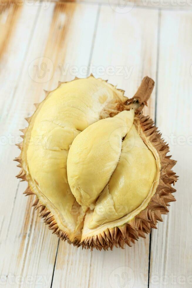 durian gerijpt en vers, durian Pel met wit room kleur foto