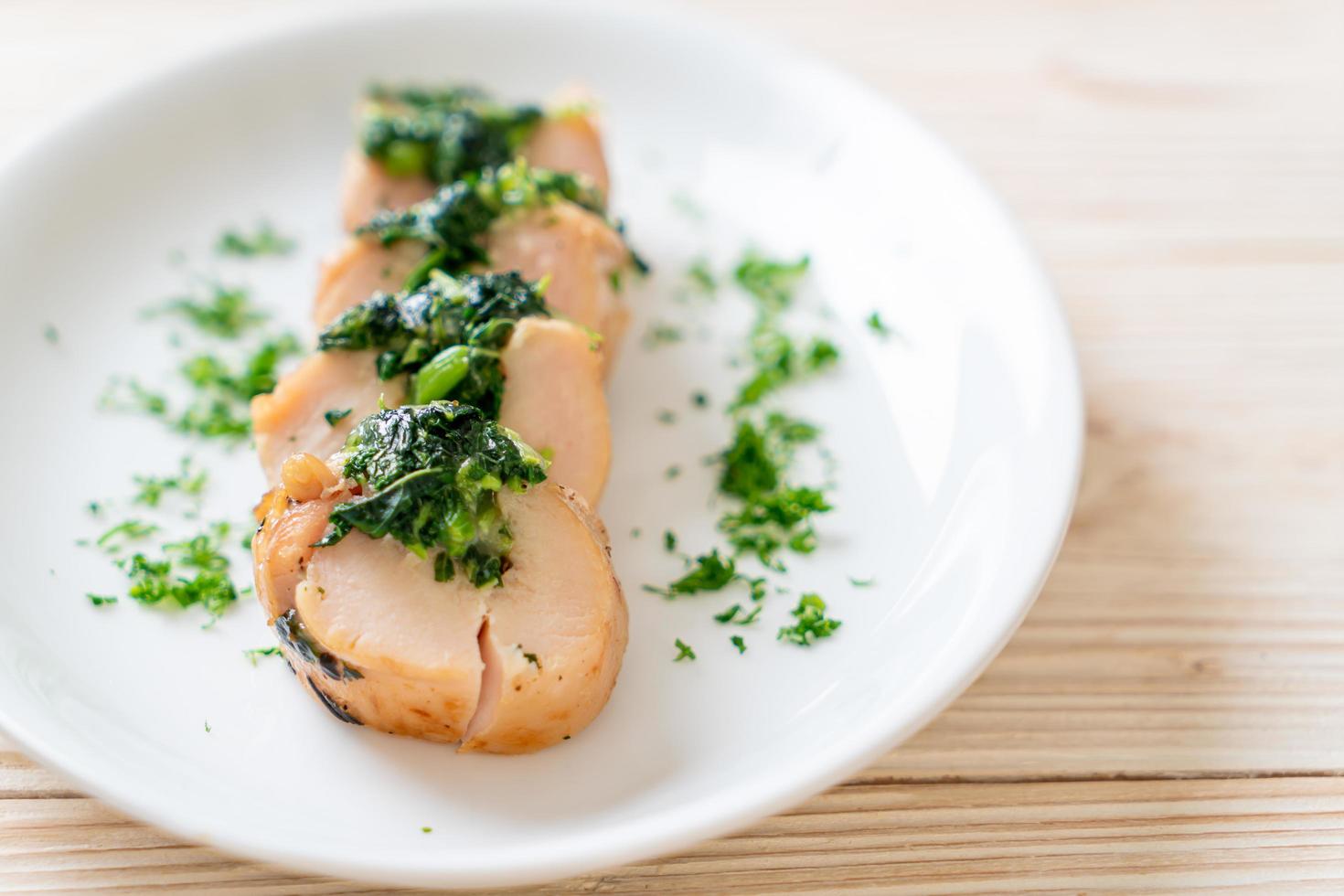 Kipfilet gevuld met spinazie en kaas foto