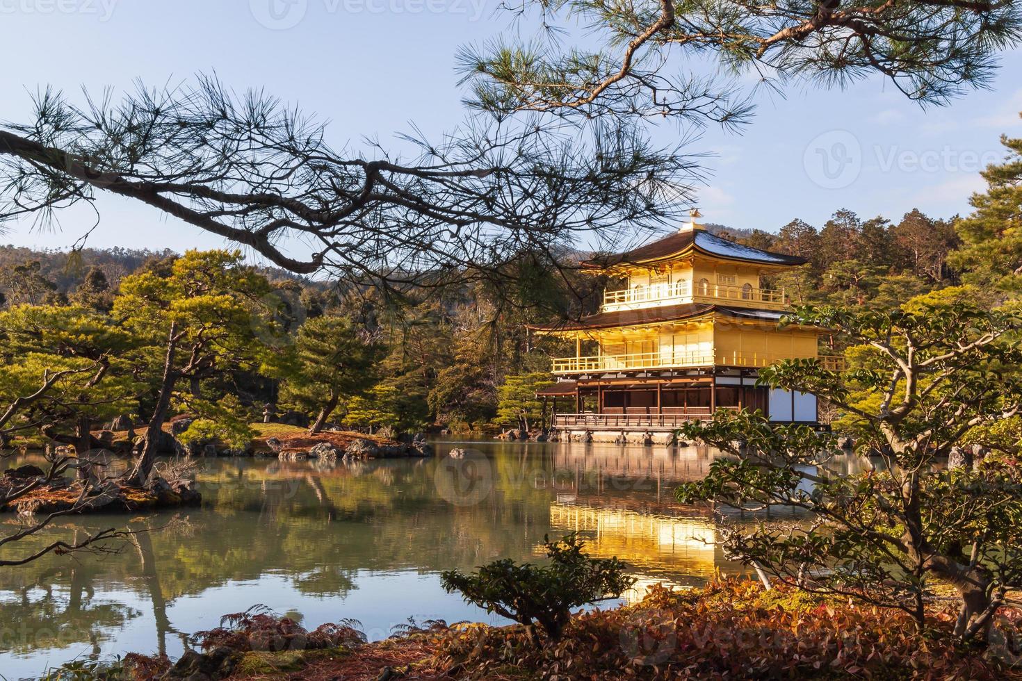 kinkakuji-tempel rokuon-ji-tempel. gouden paviljoen in kyoto, japan. landschapsmening foto