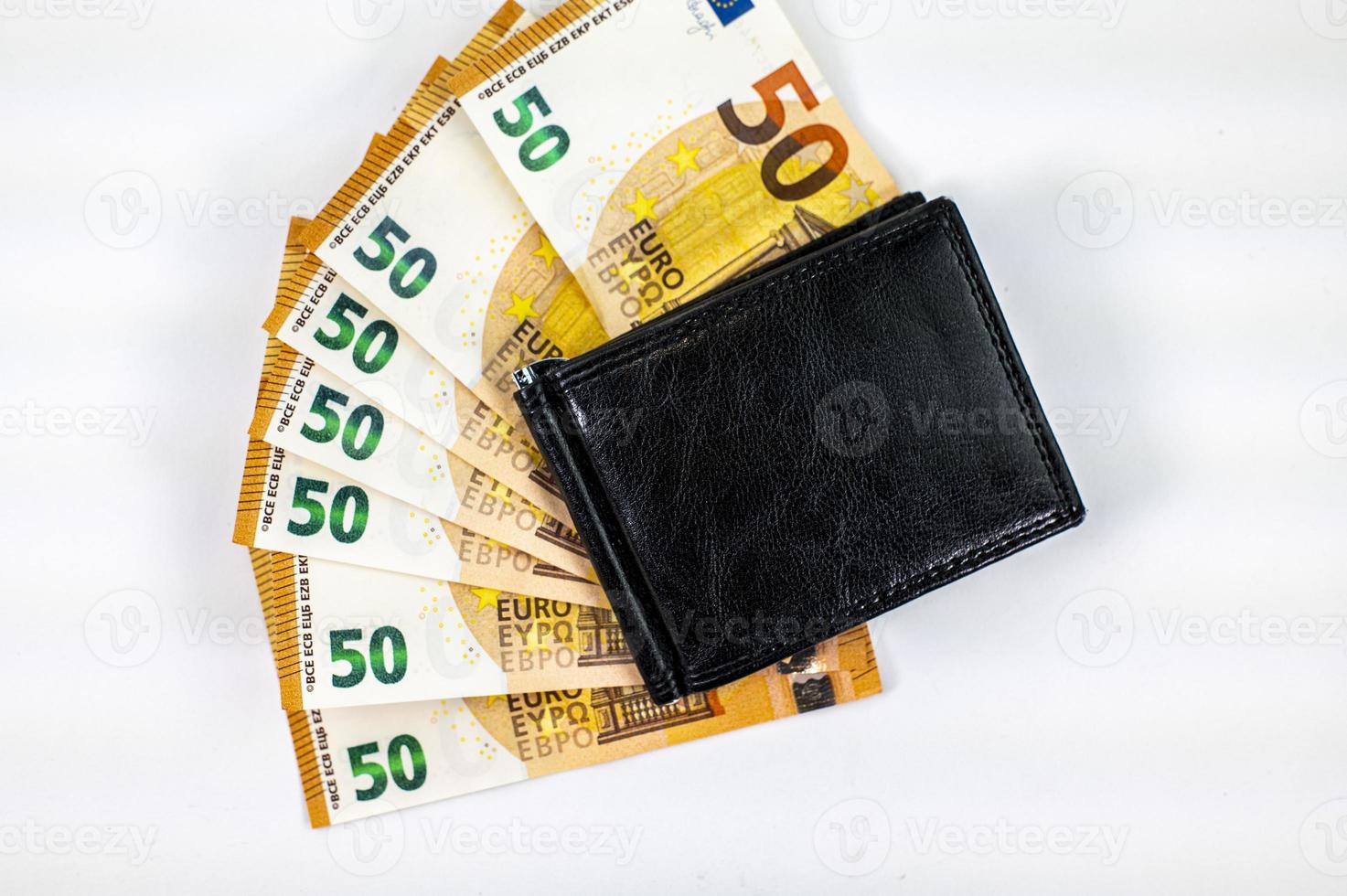 waaiervormige bankbiljetten van 50 euro met portemonnee foto