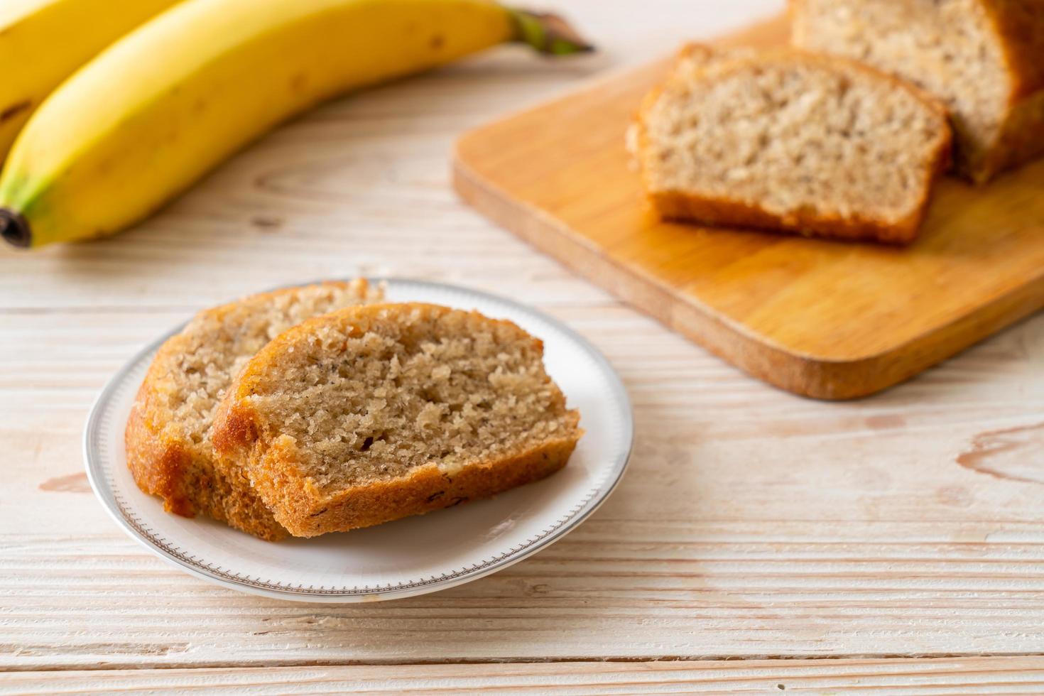 zelfgemaakt bananenbrood gesneden foto