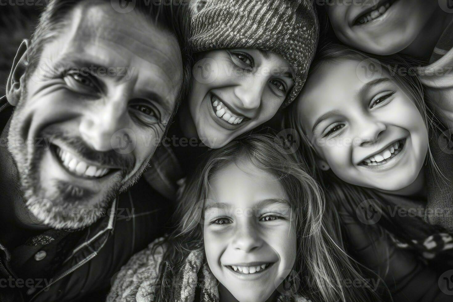 een dichtbij - omhoog foto van een stralend Amerikaans familie ineengedoken samen, hun gezichten gevulde met vreugde en gelach. generatief ai
