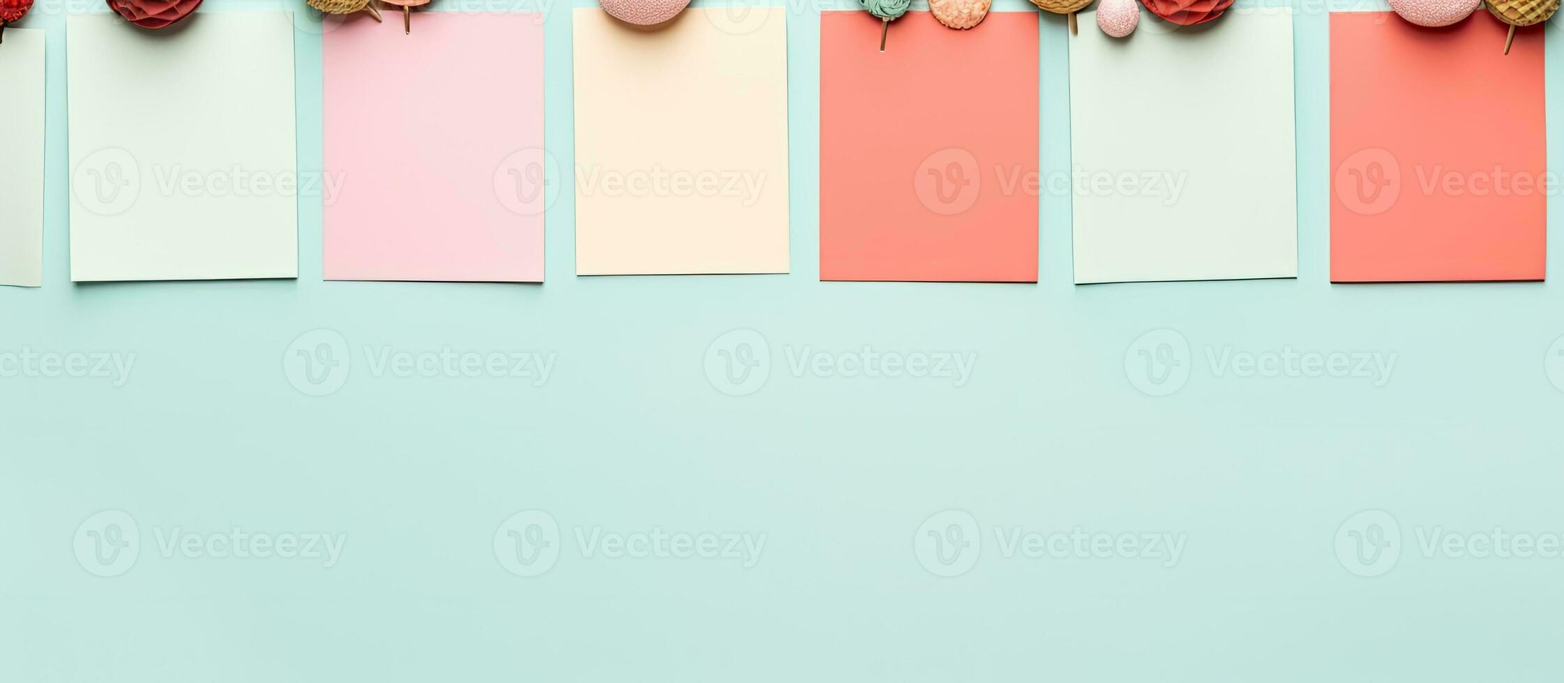 foto van kleurrijk hart vormig papier in een rij, perfect voor toevoegen uw eigen bericht of ontwerp met kopiëren ruimte