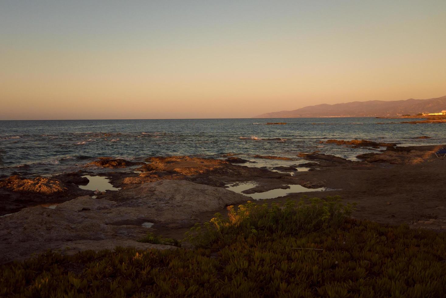 Kreta zee bij zonsondergang foto