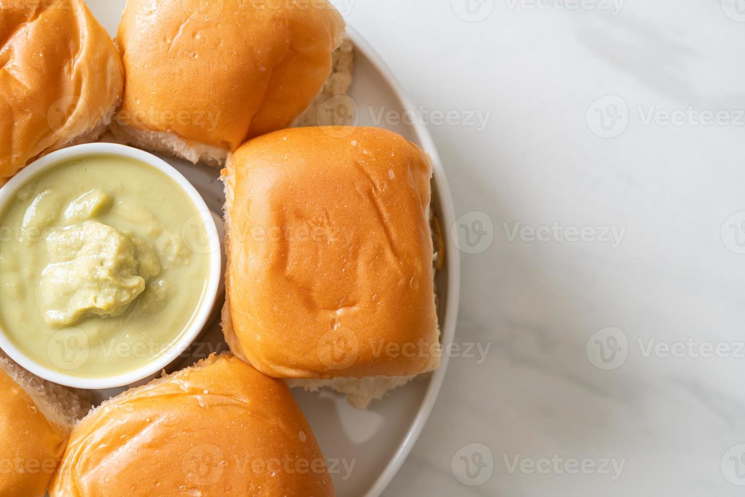 brood met thaise pandan vla foto