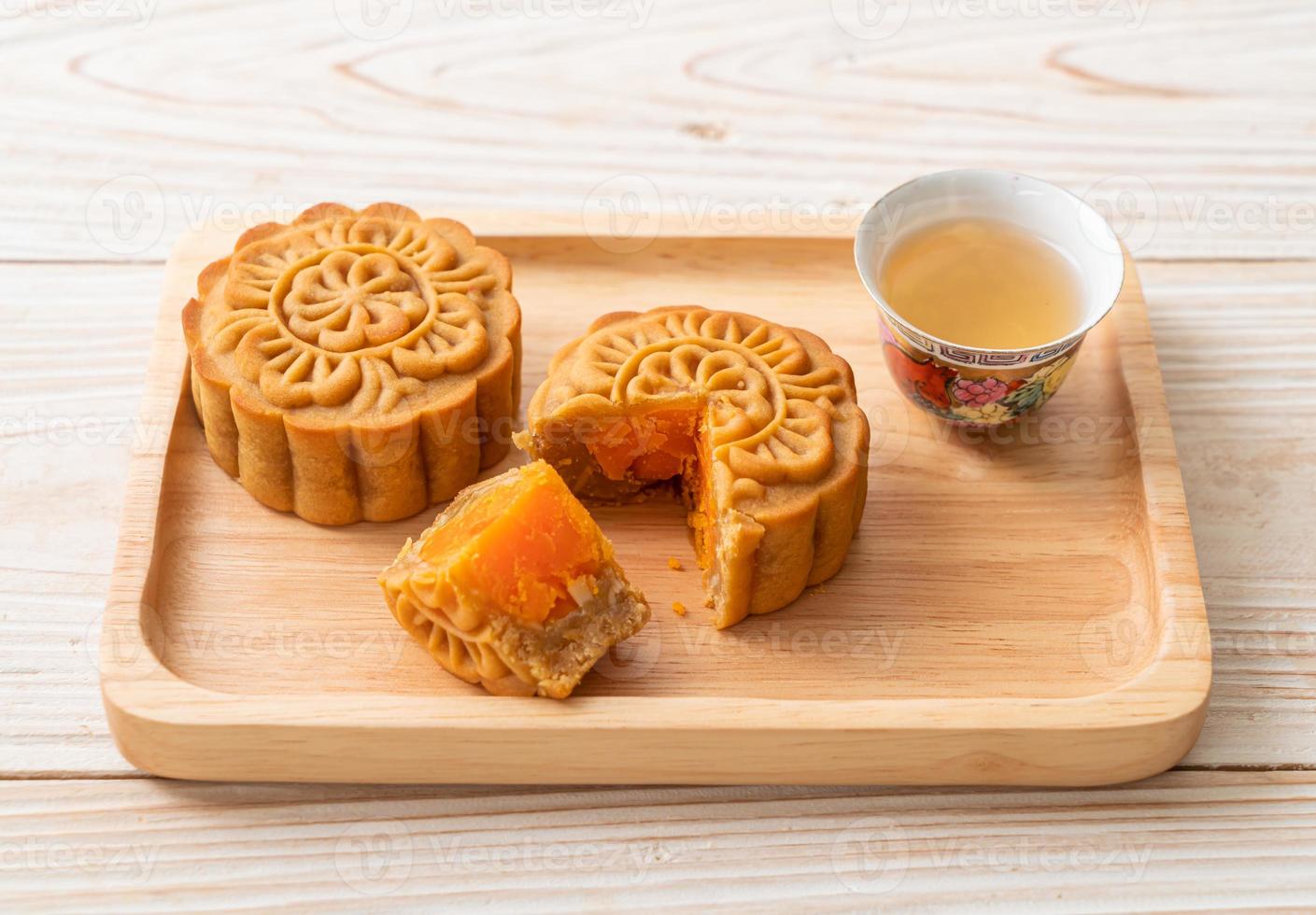 chinese moon cake durian en eigeel smaak foto