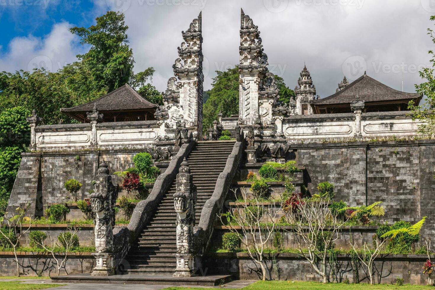 pura penataran agung Lempuyang in de helling van monteren Lempuyang in karangasem, Bali foto