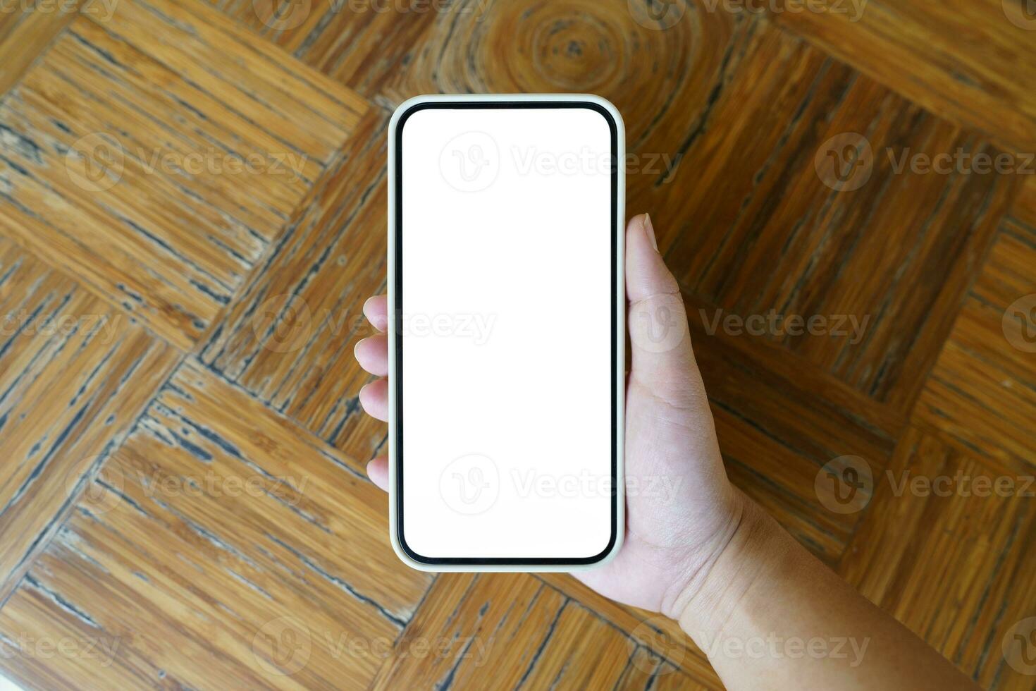 dichtbij omhoog van vrouwen handen Holding cel telefoon blanco kopiëren ruimte scherm. slim telefoon met technologie concept foto