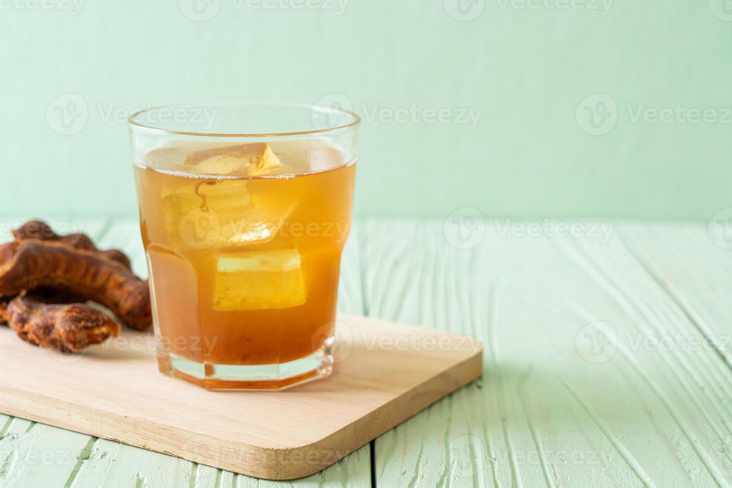 heerlijk zoet drankje tamarindesap en ijsblokje foto