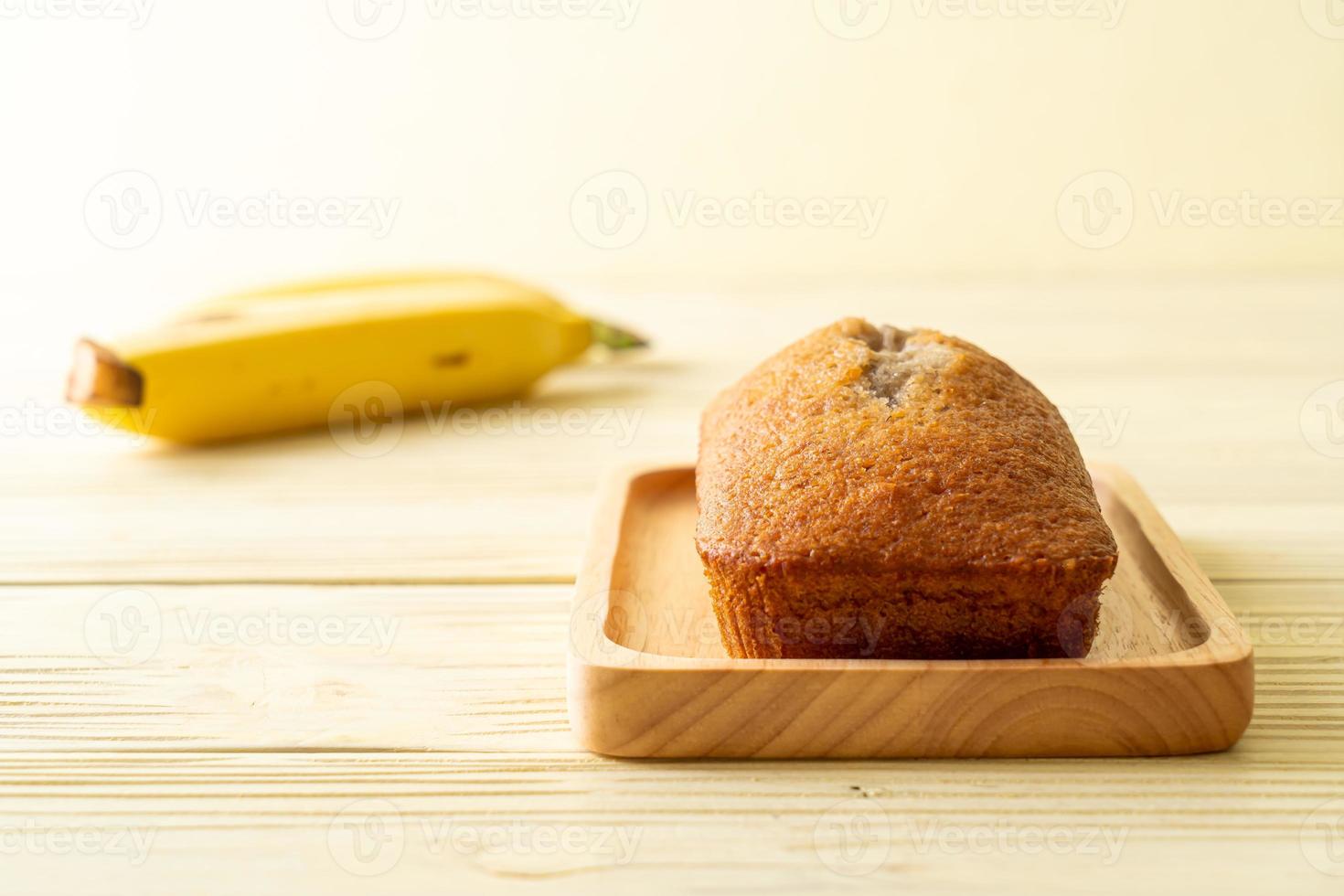 zelfgemaakt bananenbrood gesneden foto