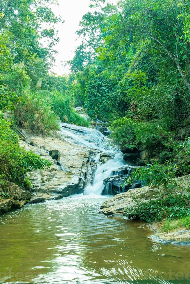 mae sa waterval in thailand thai foto