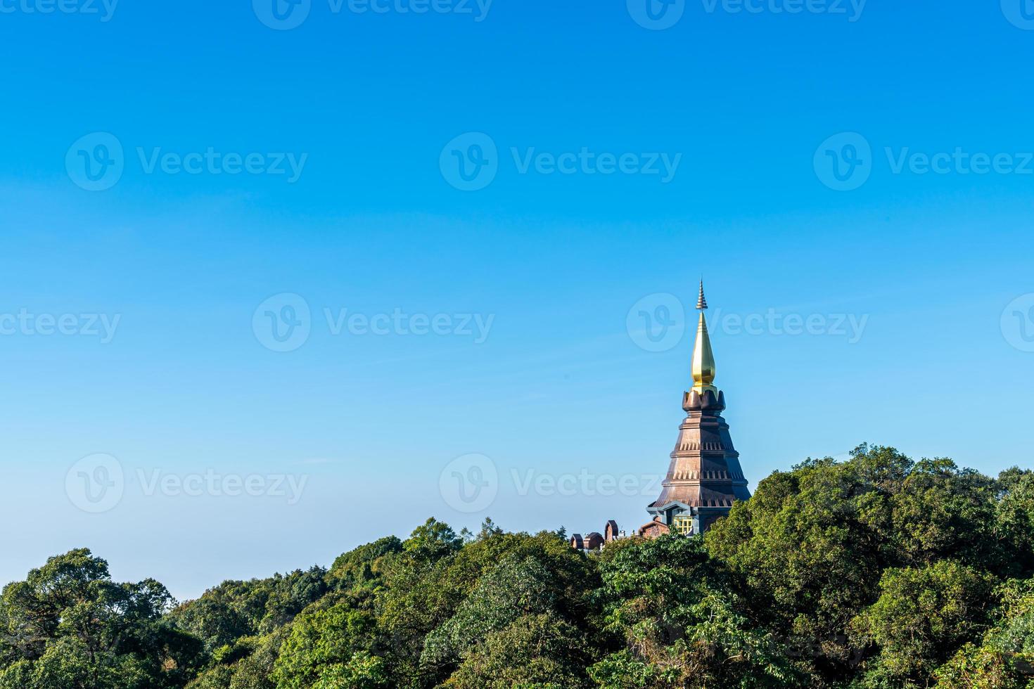 landmark pagode in doi inthanon nationaal park in chiang mai, thailand. foto