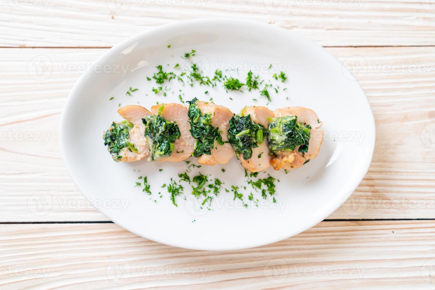 Kipfilet gevuld met spinazie en kaas foto