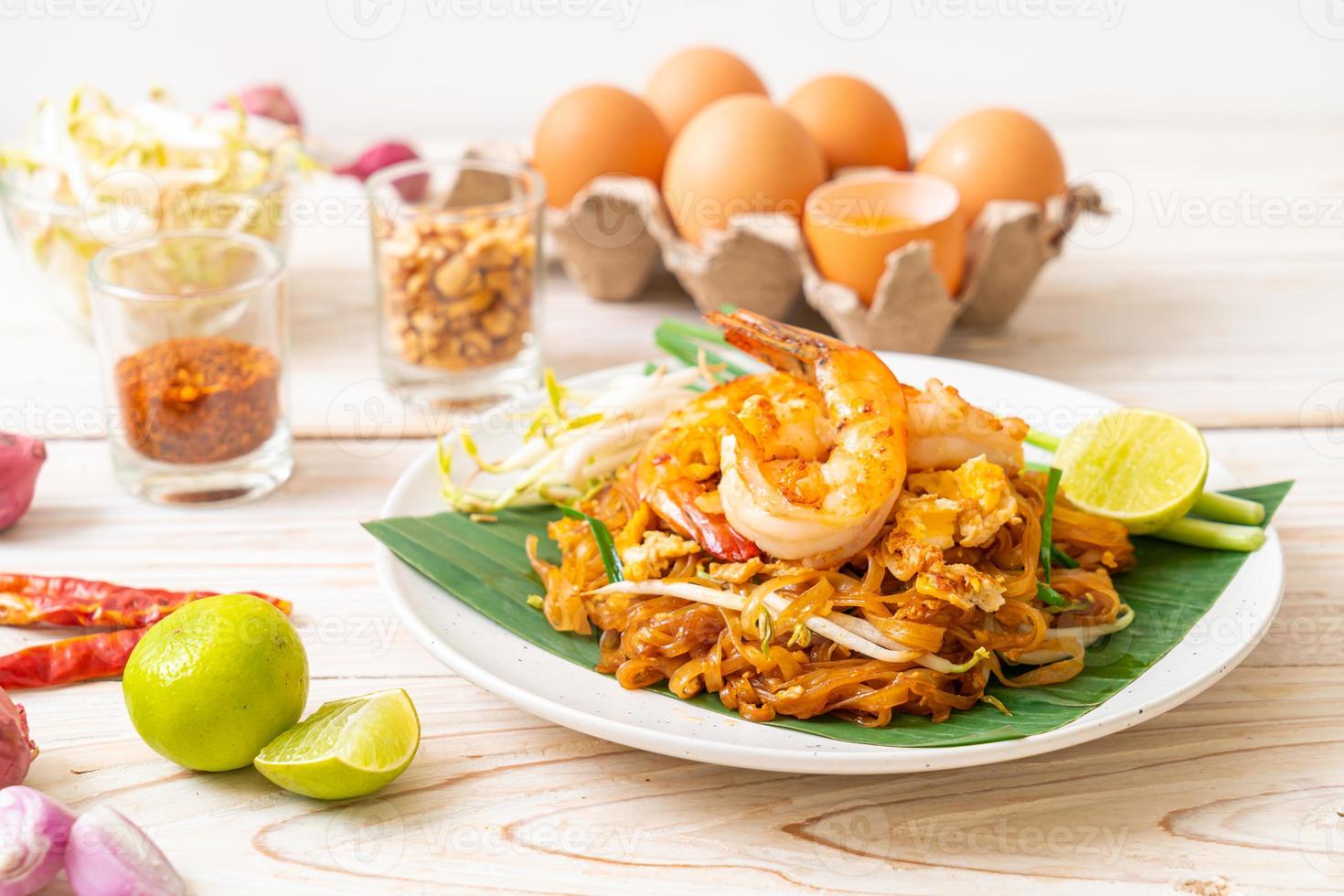 pad thai - gewokte rijstnoedels foto