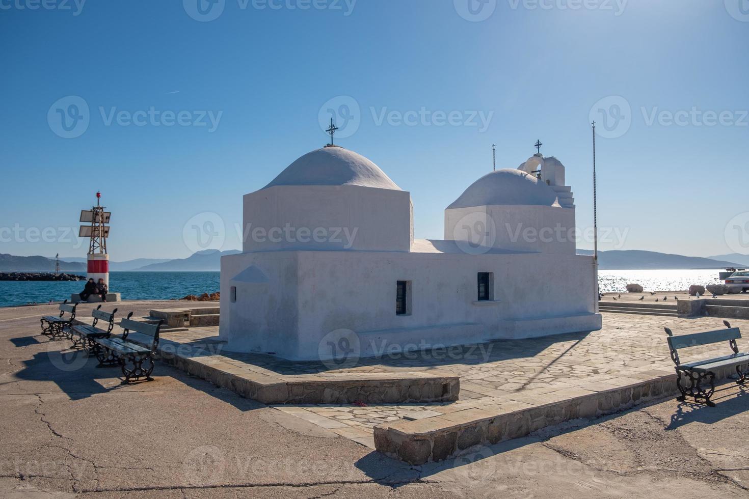 de iconische kapel van agios nikolaos, aegina-eiland, griekenland foto