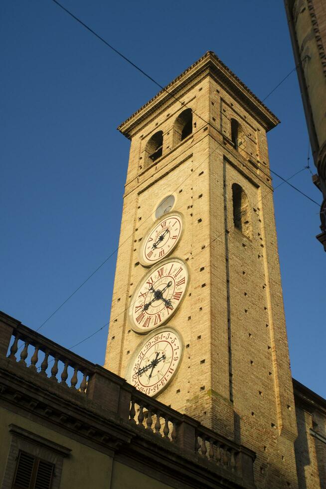 tolentino, de toren van horloges foto