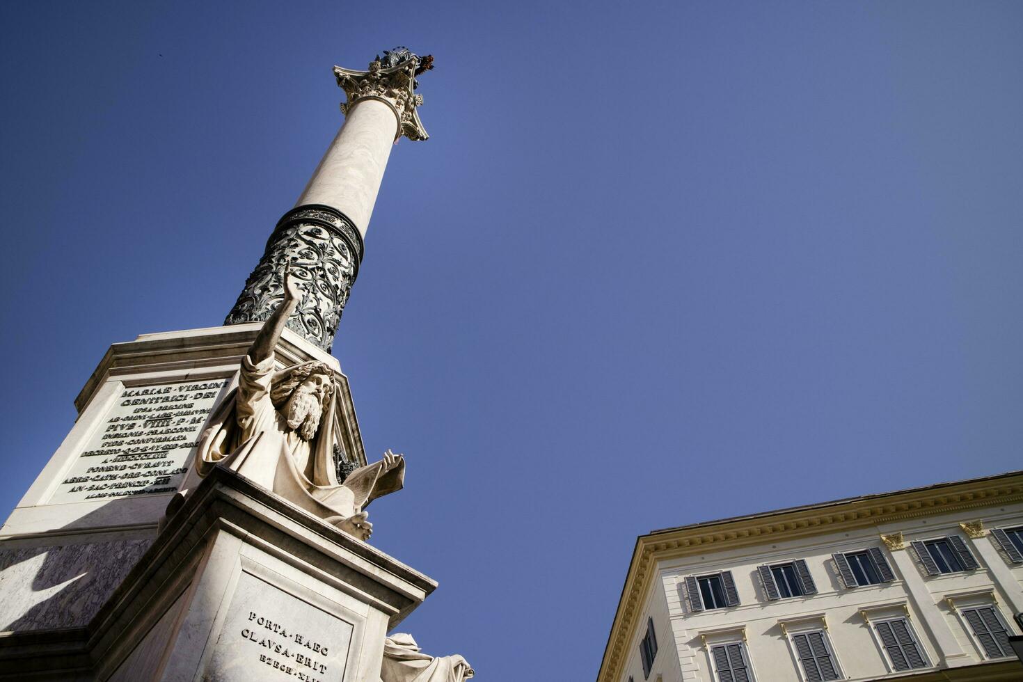 kolom van de vlekkeloos Rome Italië foto