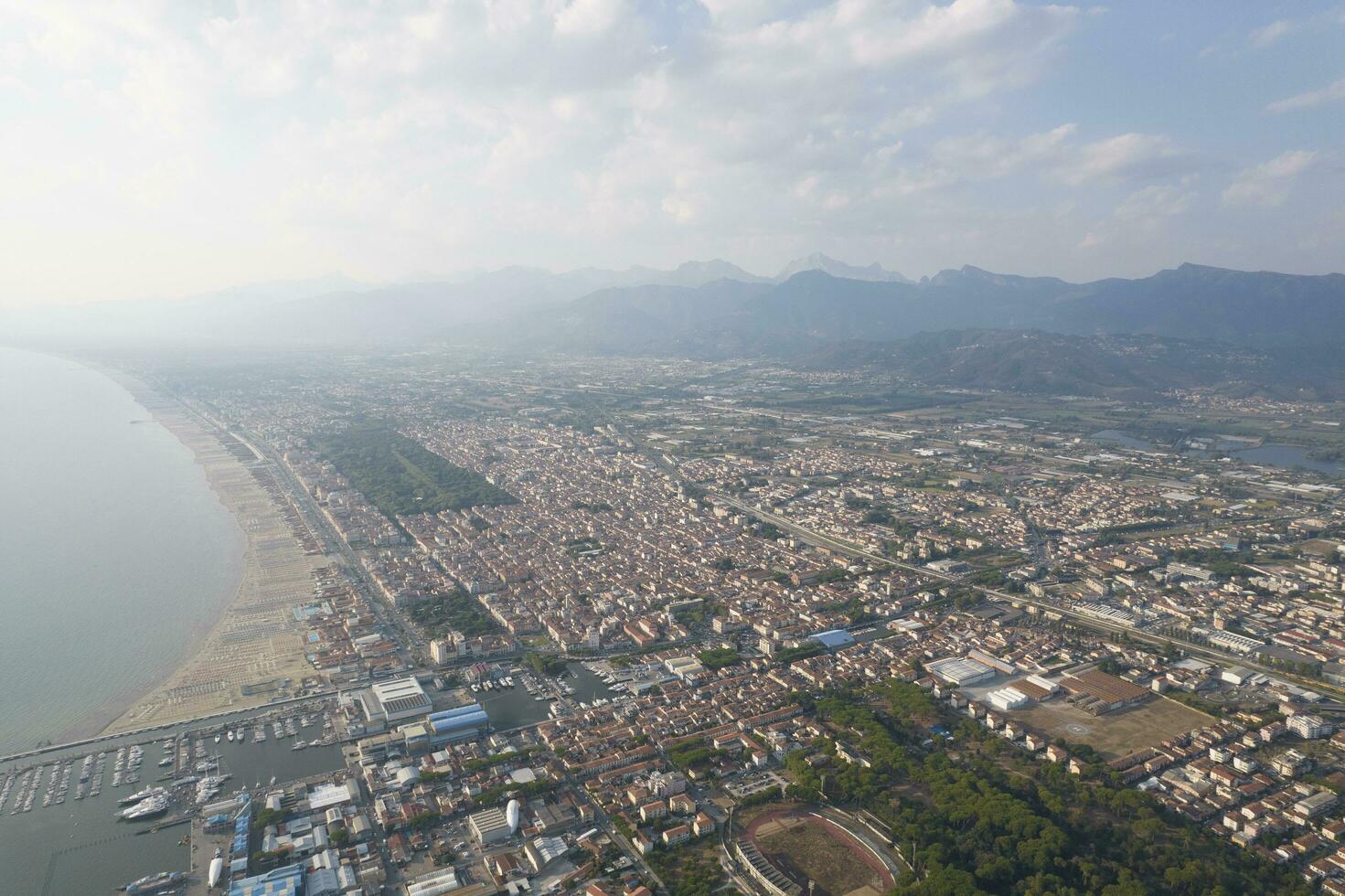 antenne visie van de stad van viareggio Italië foto