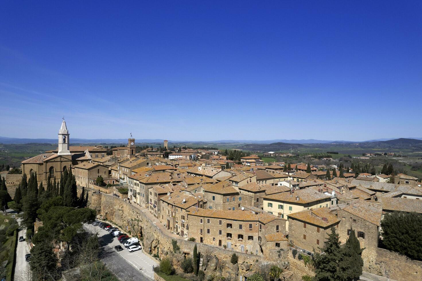 antenne visie van de middeleeuws dorp van pienza Siena foto