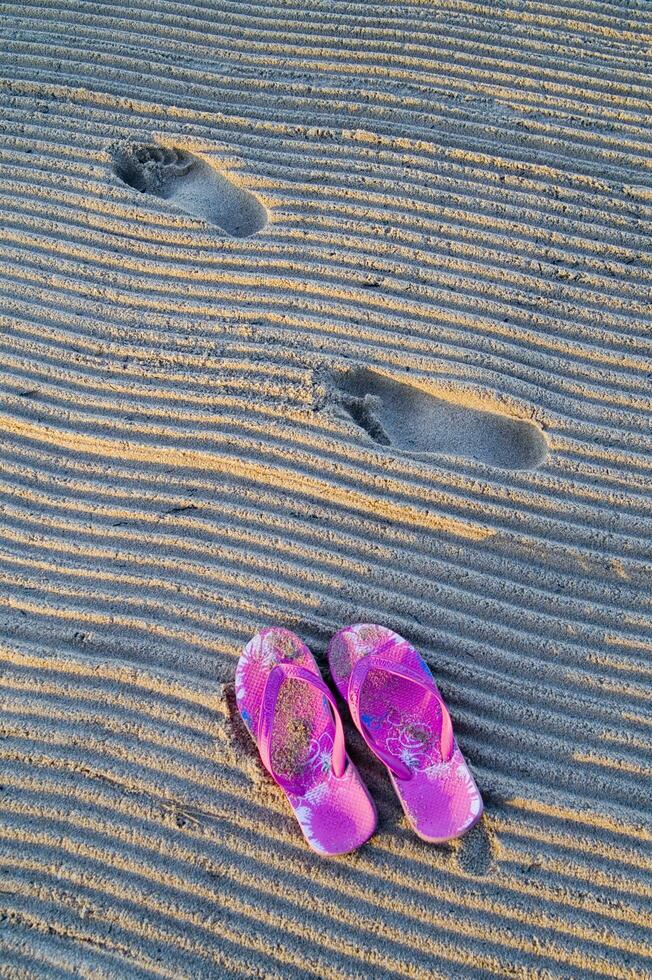 Voetafdrukken in het zand foto