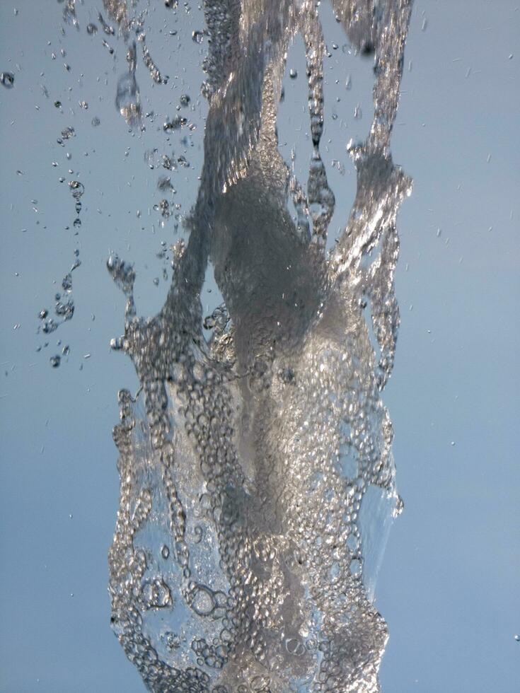 de water spellen van een fontein foto