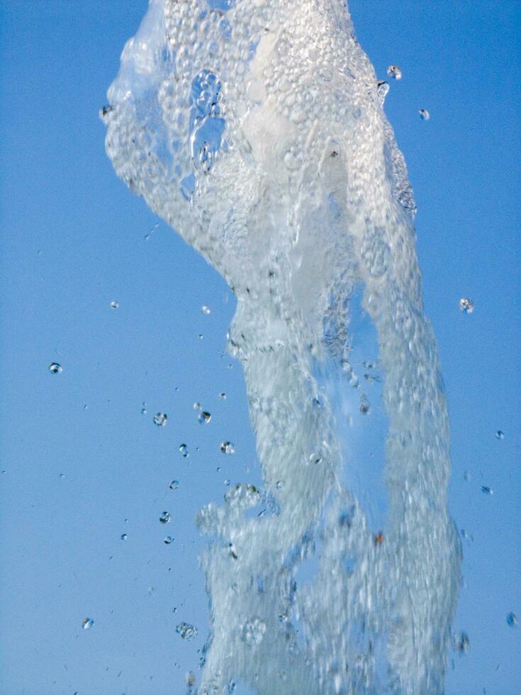 de water spellen van een fontein foto