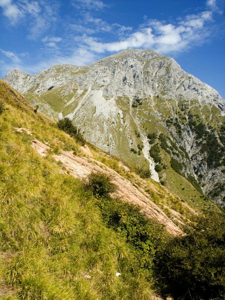 Aan de wegen van de apuan Alpen Italië foto