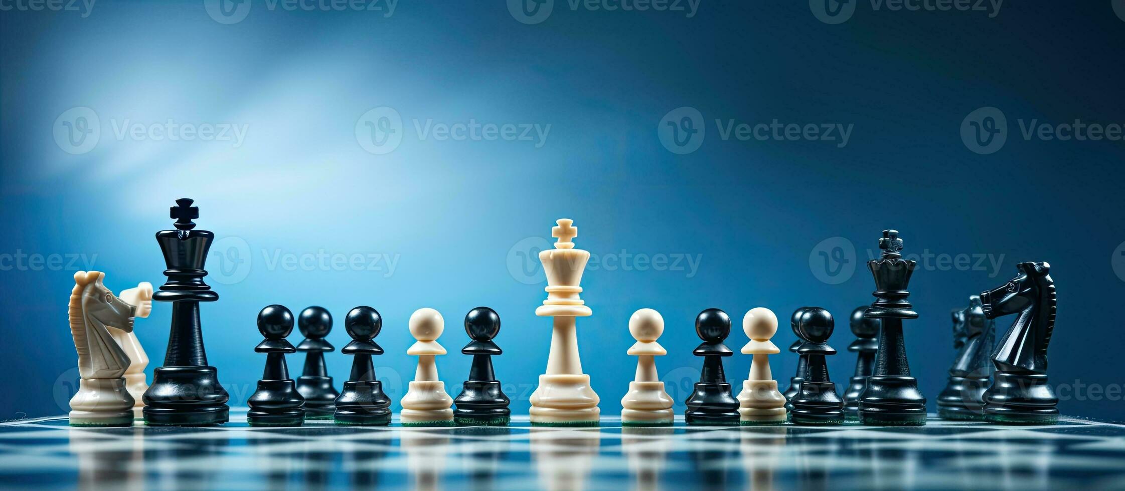 de symbool van wedstrijd is afgebeeld net zo een schaak bord met schaak stukken Aan een blauw achtergrond van foto