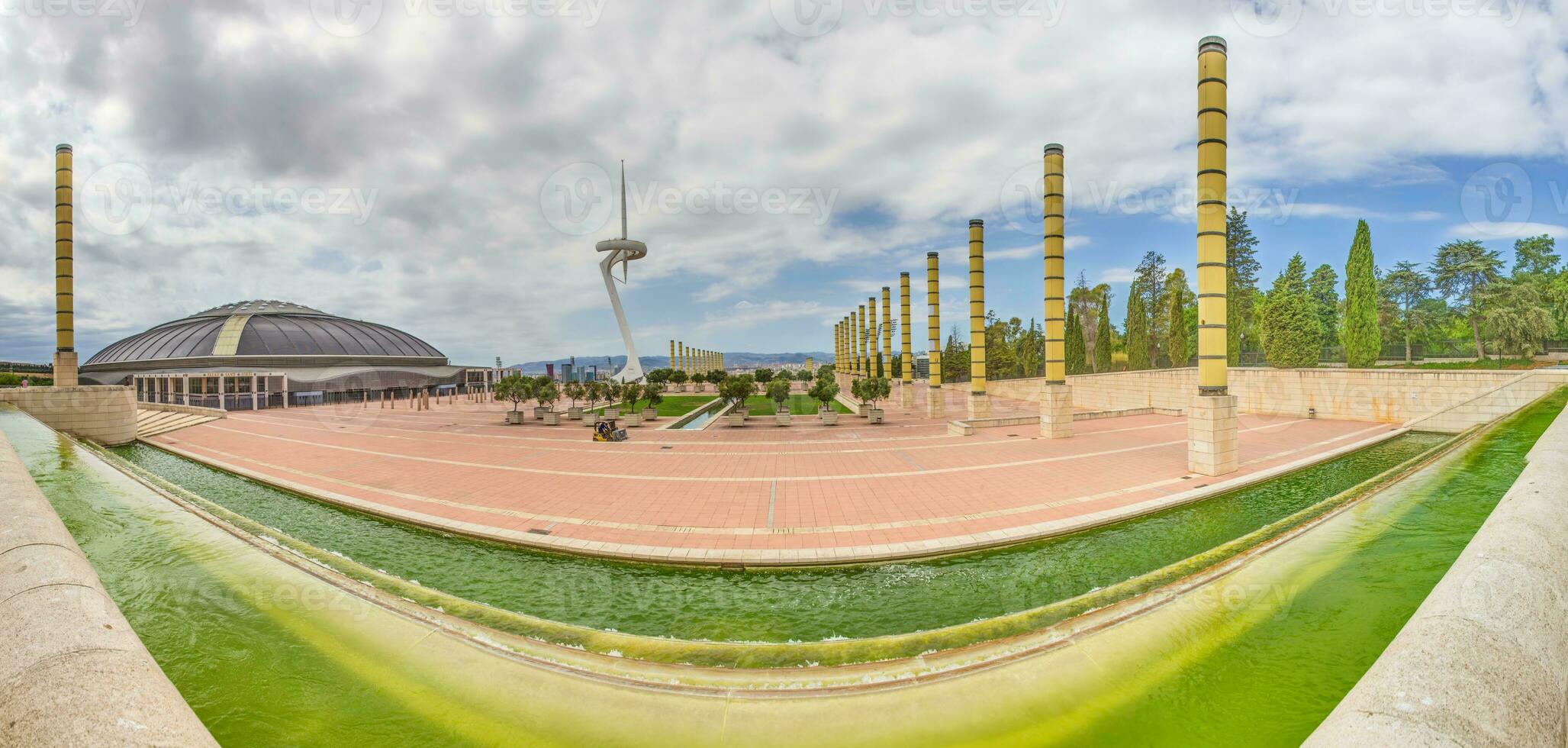 panoramisch visie over- de olympisch tuin Bij de olympisch stadion in Barcelona in 2013 foto