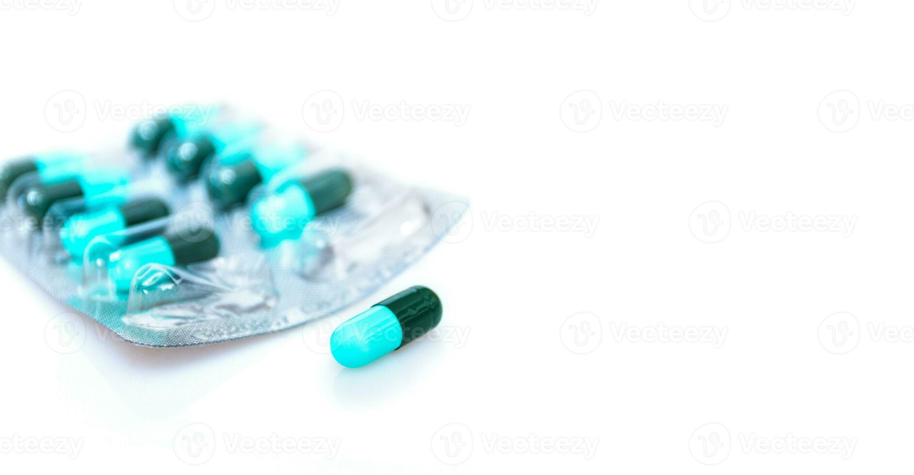 geneeskunde capsule paneel Aan wit achtergrond foto