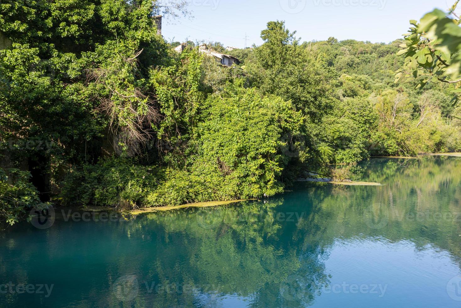 narni stifone hemelse plek met blauw water foto