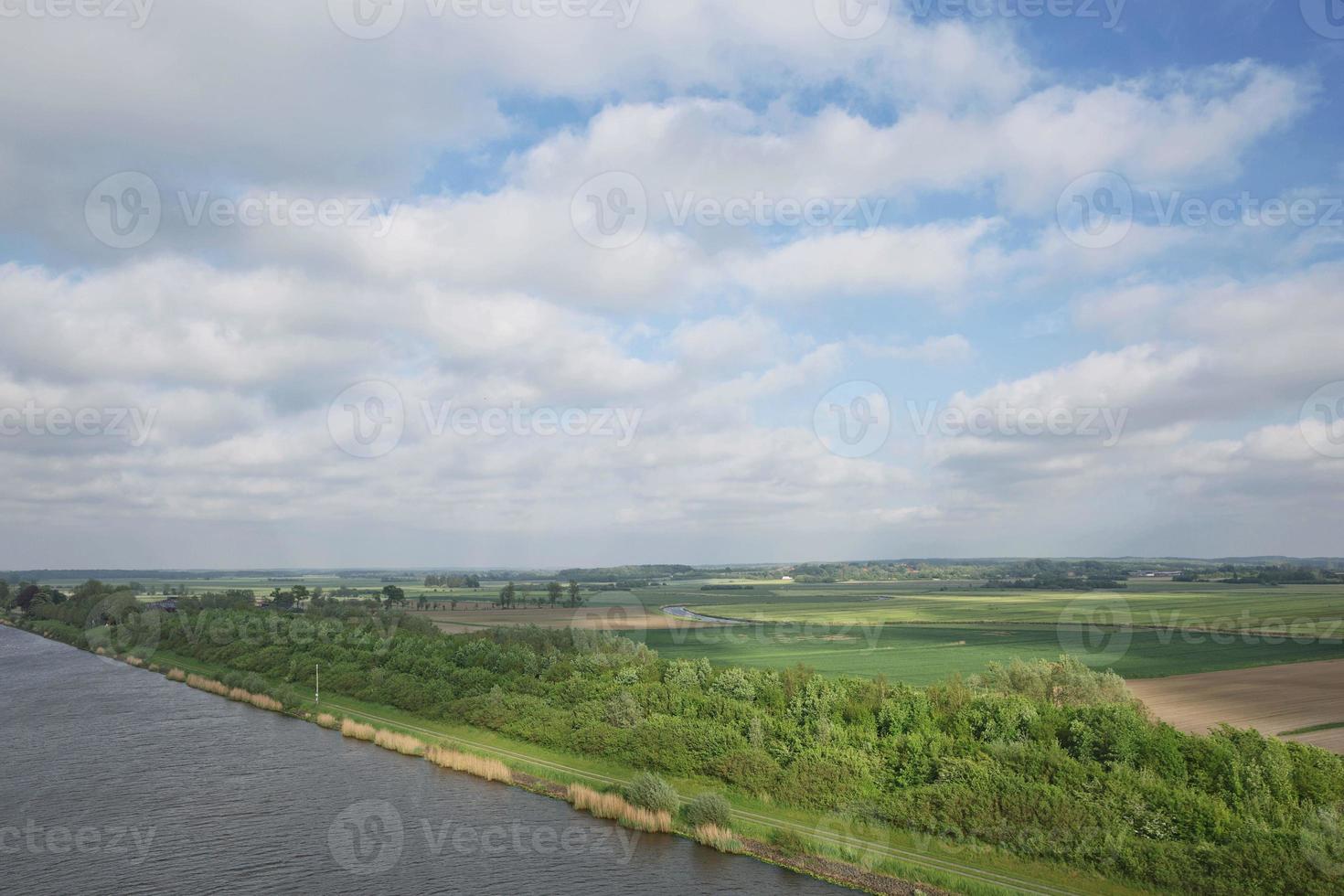 prachtig landschap en zonnestralen in de buurt van kiel, schleswig holstein, duitsland foto