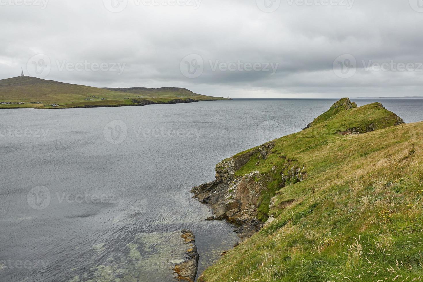 kustgezicht in lerwick, shetland-eilanden, schotland foto