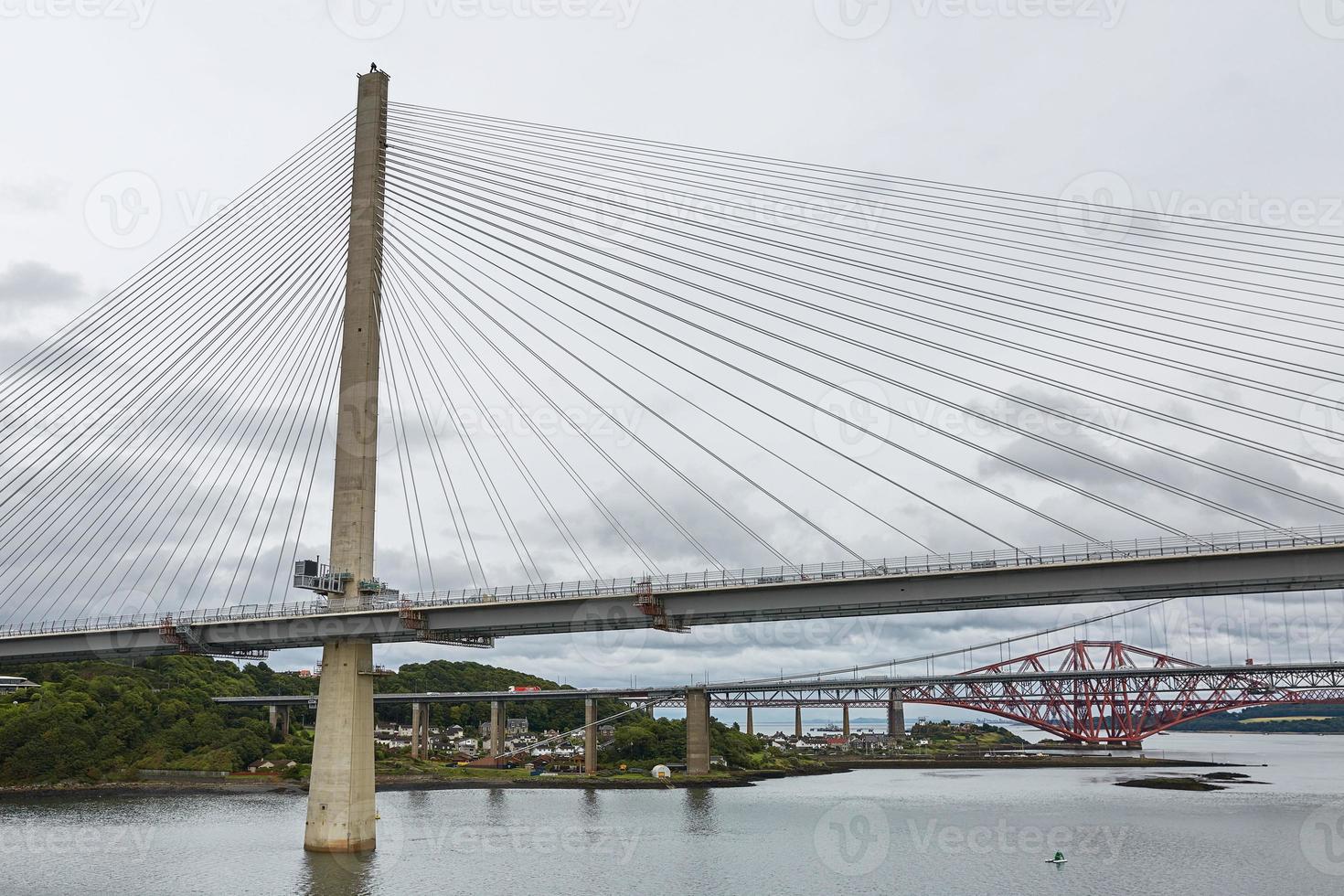 de nieuwe Queensferry Crossing Bridge in Edinburgh, Schotland foto