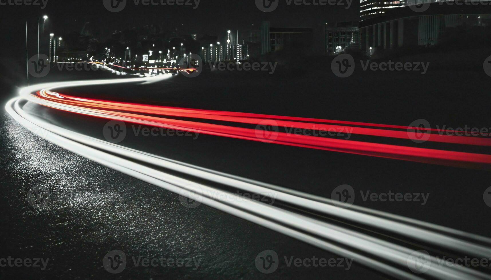 lang blootstelling van nacht stad. auto beweging trails Aan weg. snelheid licht strepen achtergrond met wazig snel in beweging licht effect. foto