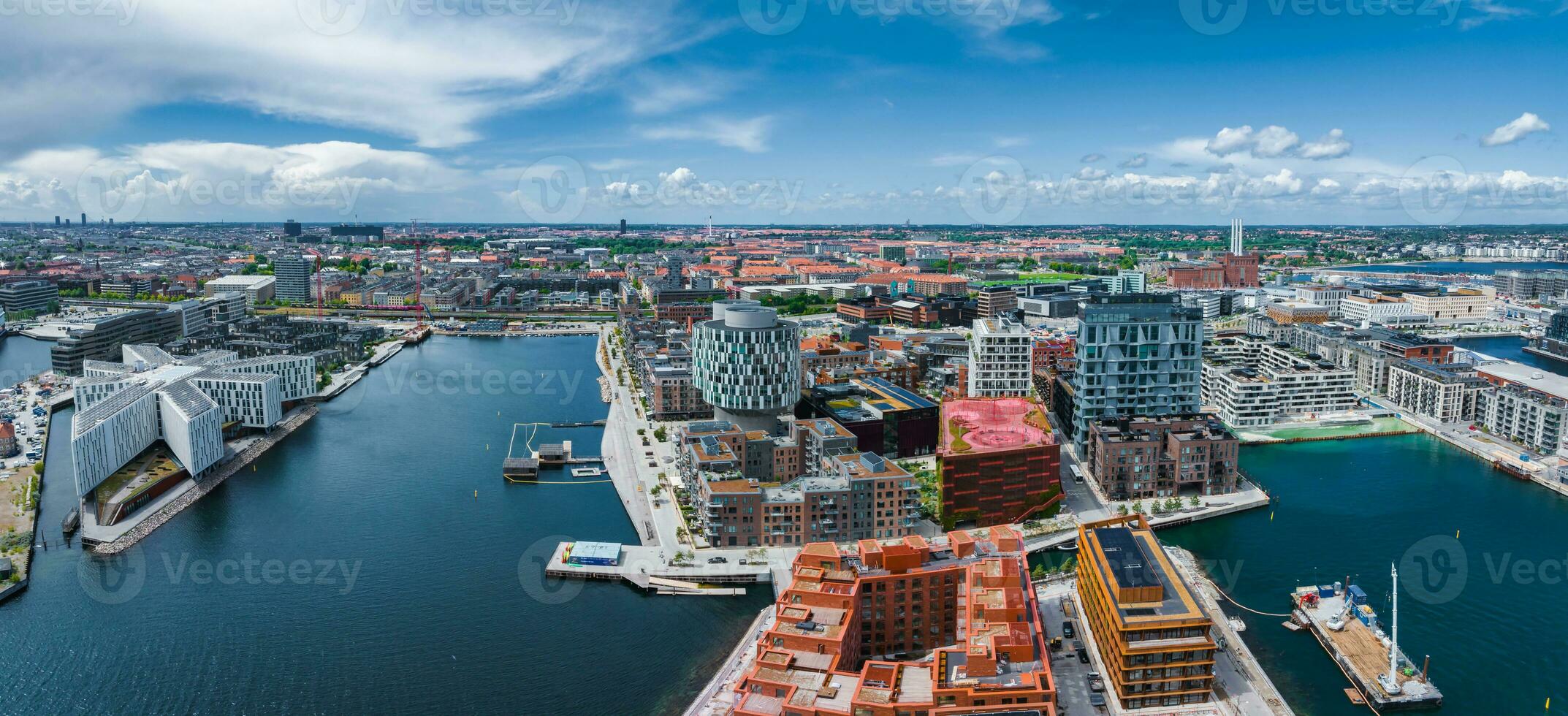 antenne panorama van indre osterbro, noordhavnen districten. foto